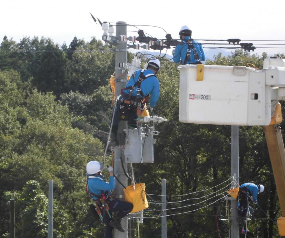 送配電科　柱上変圧器実習