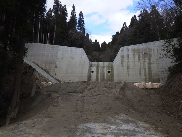 砂防堰堤（全景）